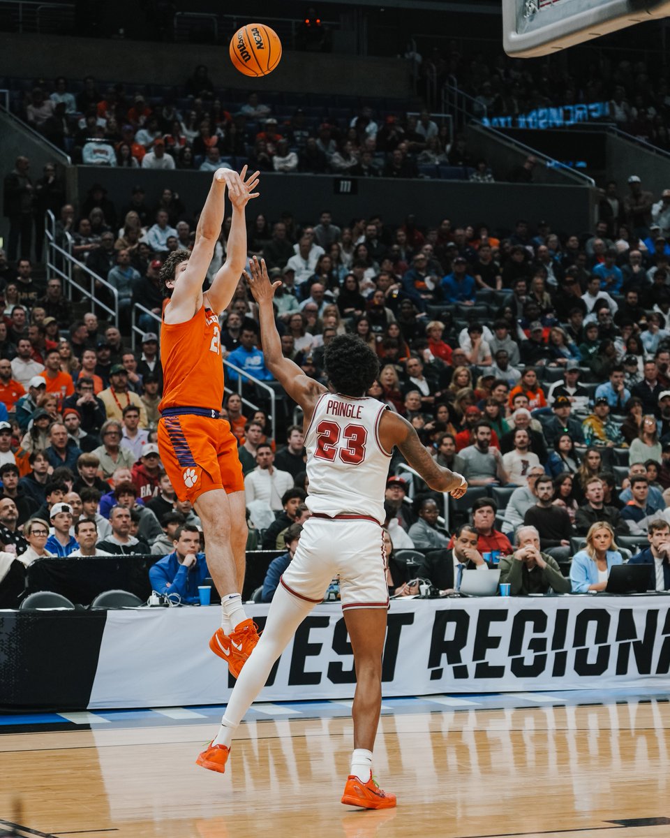 Clemson Basketball tweet media