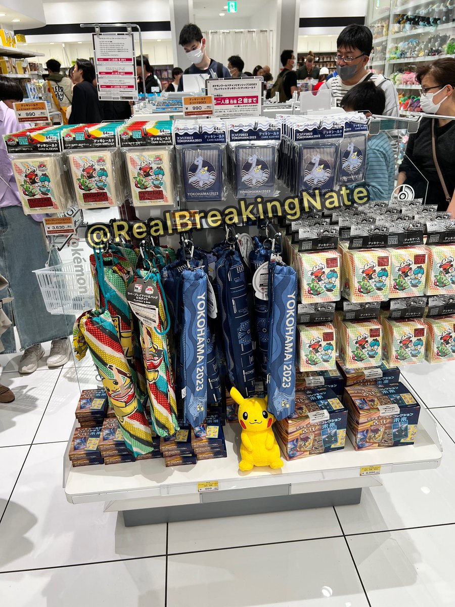 😮Took a trip to the Tokyo Pokémon Center DX yesterday and was surprised to see 2023 Worlds Merch in 2024!
Super neat as it gives an opportunity to more fans to pick some up.
