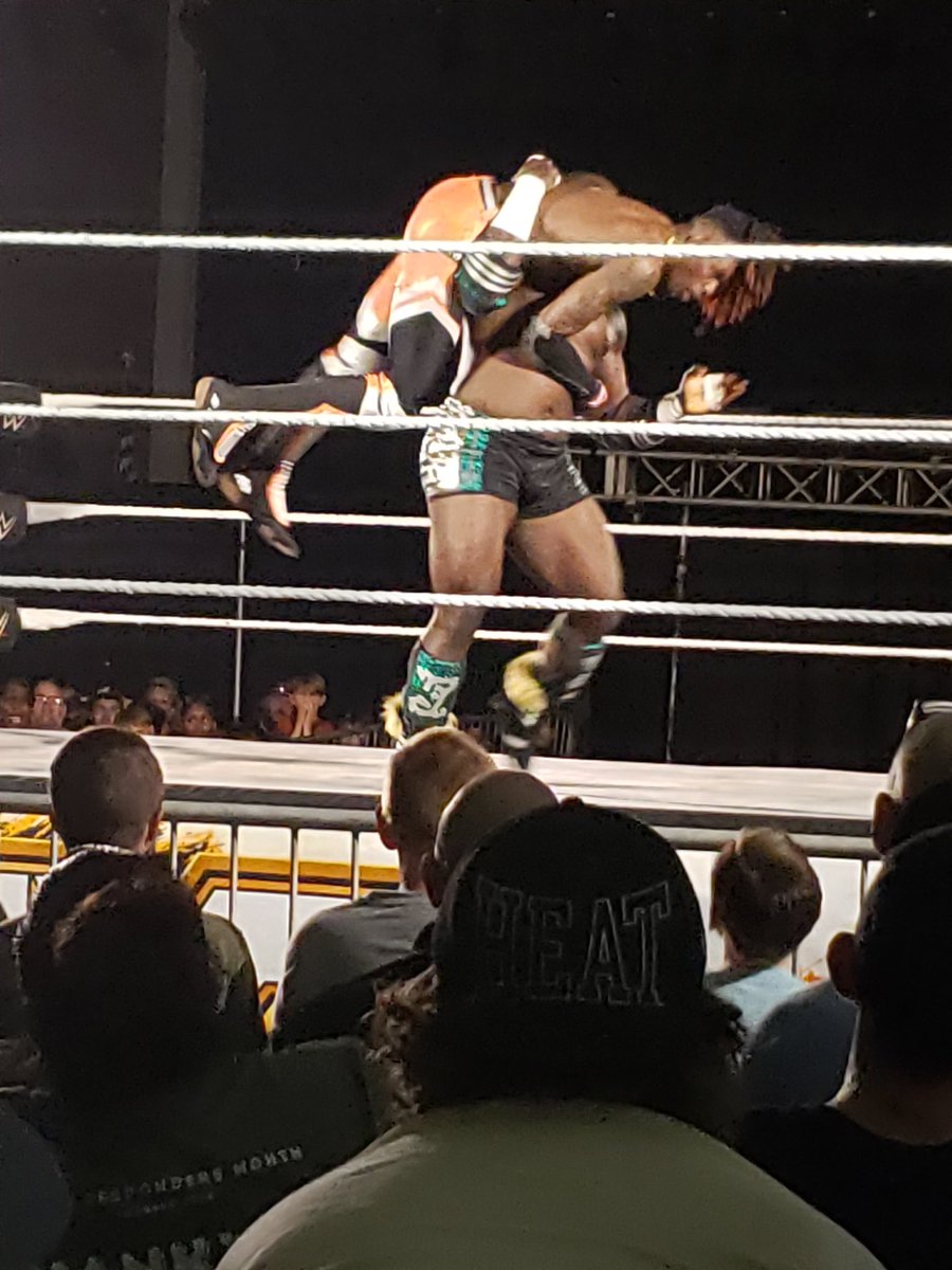 TheLowreyBang's tweet photo. Oba retains! #NXTMelbourne https://t.co/0Ojt1Ul7UM
