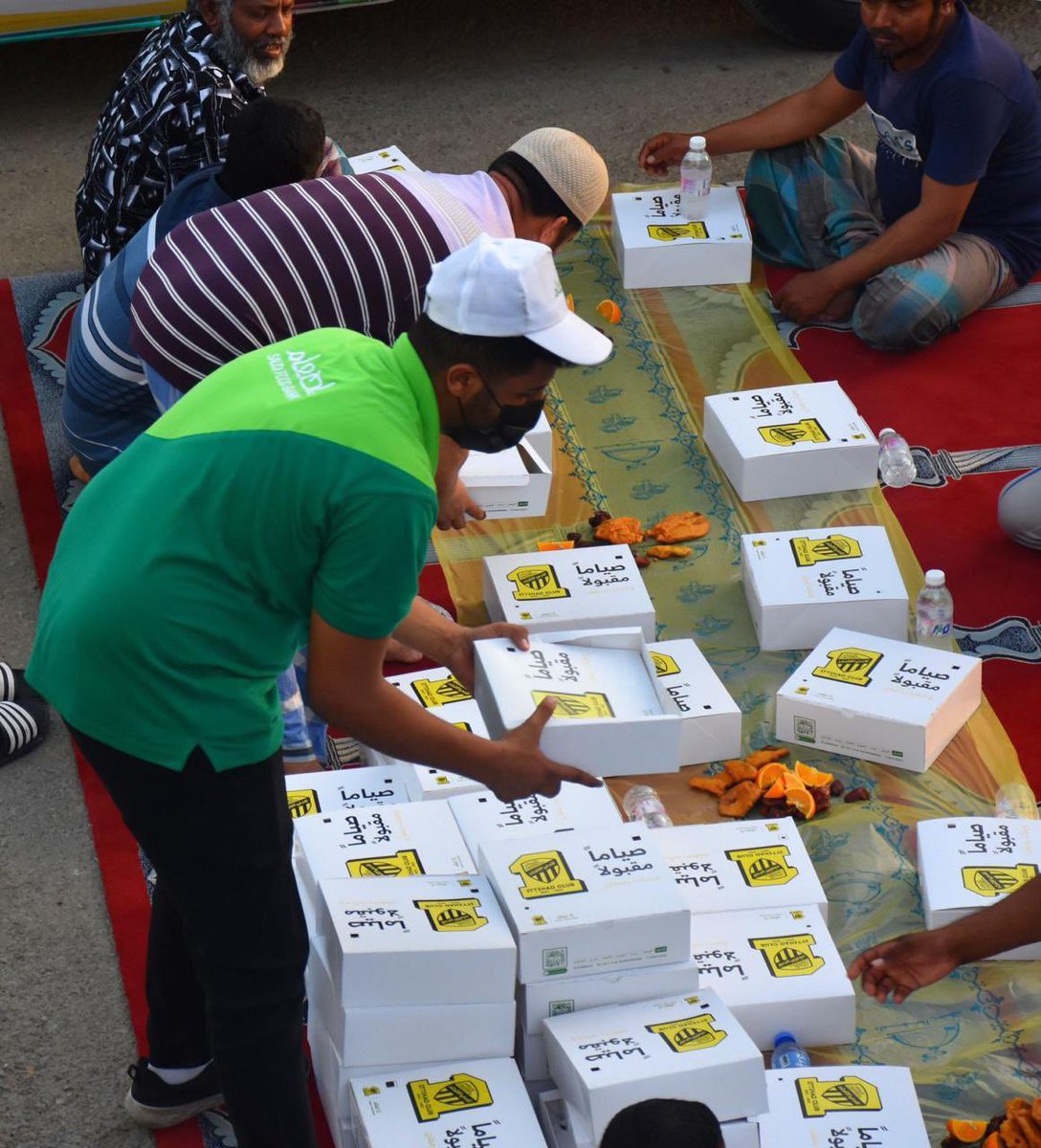 جمهور الذهب 
دعمكم لإنجاح حملة نادينا 
حملة إفطار الصائم 
لتوزيع 20 ألف وجبة 

التبرع في الرابط المرفق 💛 

etaam.org.sa/p/74771#faster