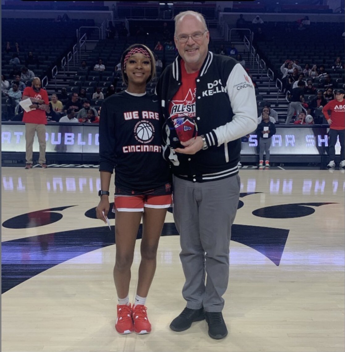 DrKelleyUC's tweet photo. Such an amazing day at the 3rd Annual @IamCPS All Star Basketball 🏀 Showcase!  Thrilled to present these outstanding student athletes awards for their skills and assist in raising awareness and money for Project Connect!  #CPSStrong #ProjectConnect #BeTheChange https://t.co/yQVSKirNbv