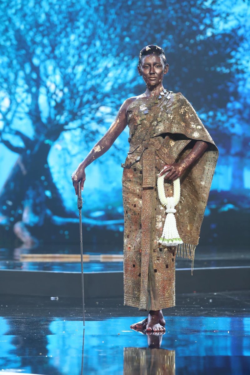 โอ้ว ทำถึงมากกกก
การประกวด มิสแกรนด์โคราช 

พลอย นันทิชา ยังวัฒนา 
ใส่ชุด ท้าวสุรนารี หรือ ย่าโม 
ส่งเข้าประกวด รอบ National Costume