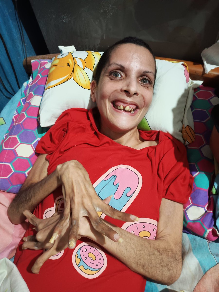 LuisReyes_30's tweet image. #URGENTE Por favor difundir para lograr conseguir una máquina de coser #overlock para la madre de Jessica. Ella es quien cuida a su hija y su herramienta de trabajo se dañó, necesita esta máquina para ayudar a su hija.
#Ayuda @AlexaGomezDos 
#Apoyo
#Leito
ÚLTIMA HORA
#Gracias