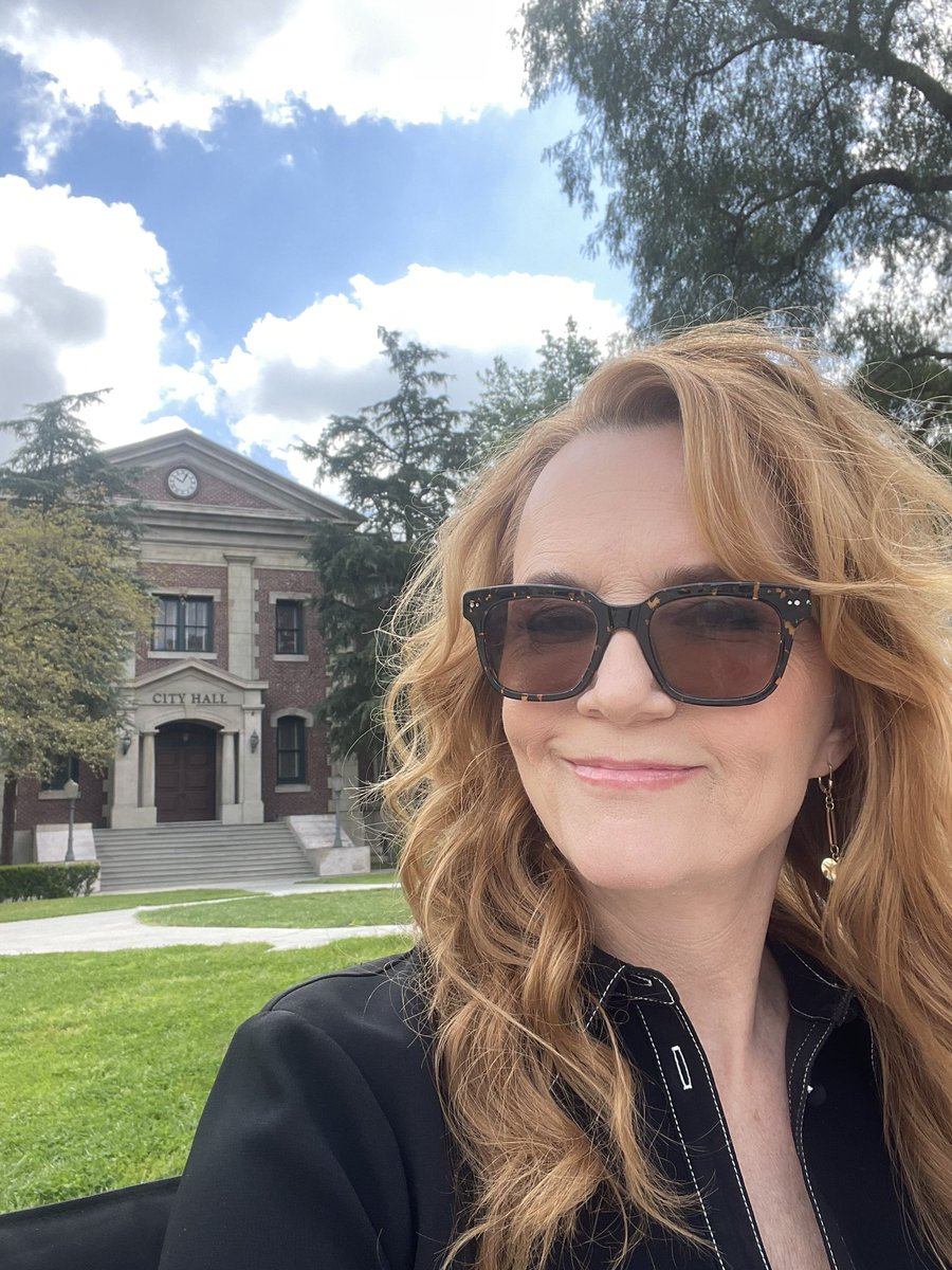Lea Thompson tweet media