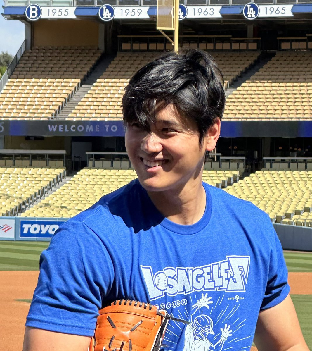 joonarcade's tweet image. some of yall stan bald ugly men…. NOT ME THO!!!!