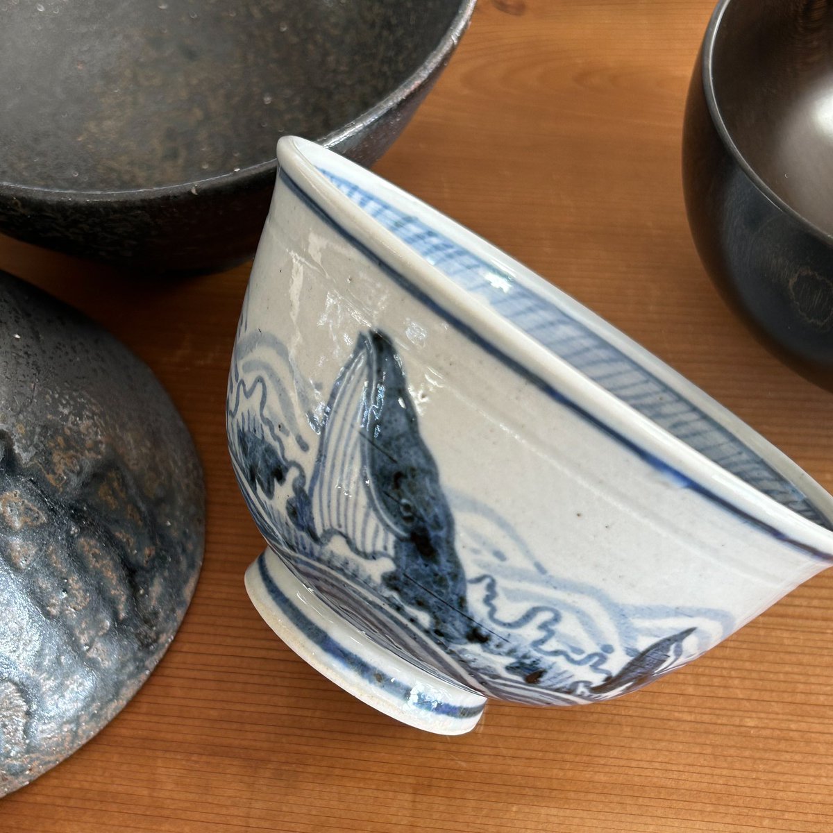 ArtisticNippon's tweet photo. Handpainted Whale design rice bowl from Warabe Kobo Studio #japanesetableware https://t.co/ckYMQMgn3M