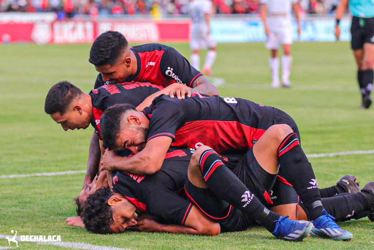 Melgar sumó su partido número 12 sin perder en el Clásico del Sur ante Cienciano. Además, volvieron a marcar los dos que mojaron también ante Cristal en el Nacional.

📸 Gran trabajo de Fredy Salcedo para <a href="/DeChalaca/">DeChalaca</a> desde Aqp.