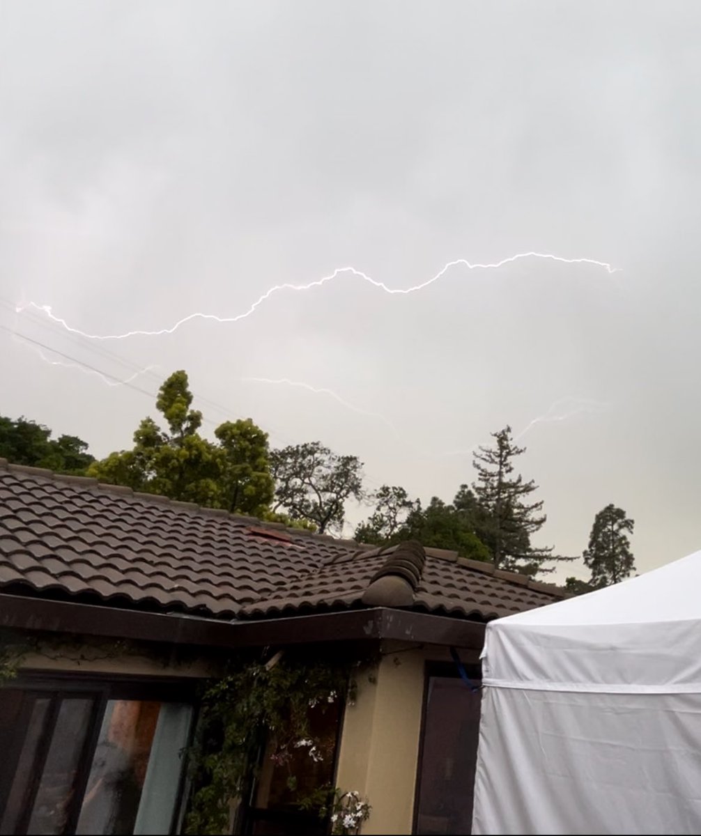 The Bay Area did its best impression of Florida today ⚡️ What an amazing thunderstorm with more hail and another thunderstorm moving through now! #CAwx