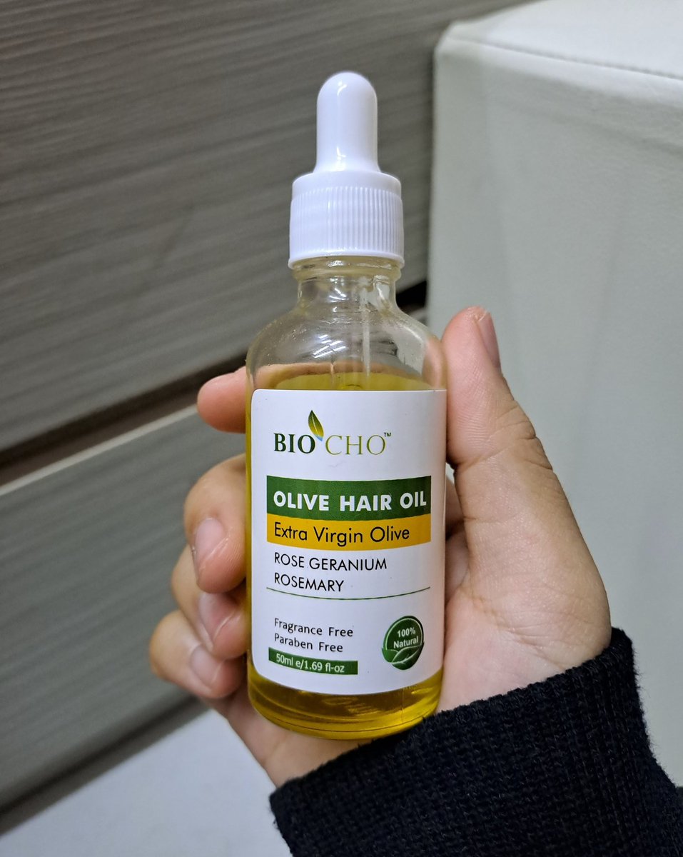 Korang i nak share one of my haircare yang buatkan rambut i jadi lembut and shinyyy I TELL YOU THAT I BEYOND HAPPY TAUUU😭❤️

Whoever yang ada frizzy hair like me, tolonglah try this RM19 hair oil. Best investment ever!