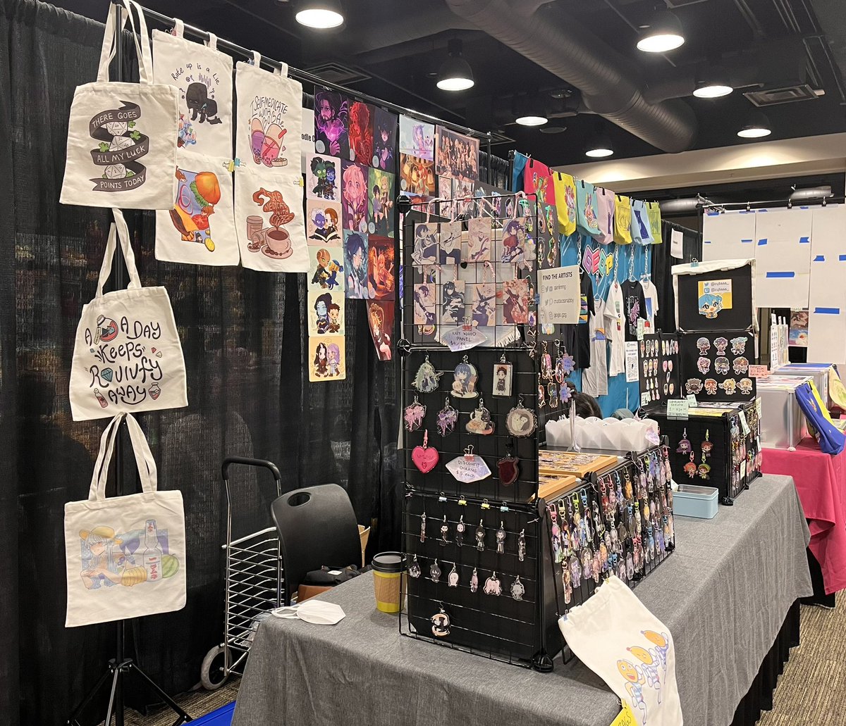 I realized I never posted what our table set up looks like for Sakura Con! It was a struggle but I feel like the end result is quite nice. Tomorrow is the last dayyy!