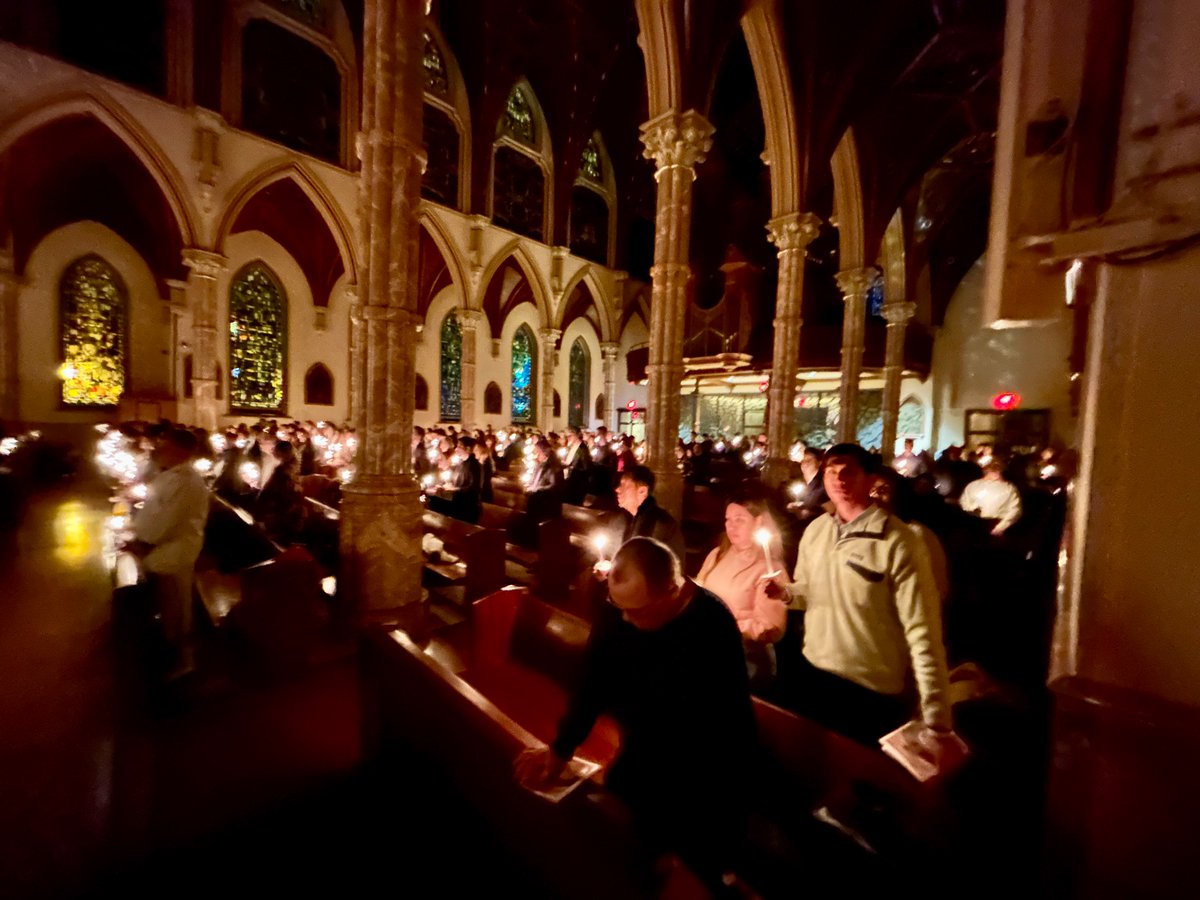 dartise's tweet photo. Chicago Archdiocese Easter Vigil. The Easter fire is lit to symbolize the light of Christ! Cardinal Cupich lead procession into the cathedral. #workingpress https://t.co/MO9iyG4txE