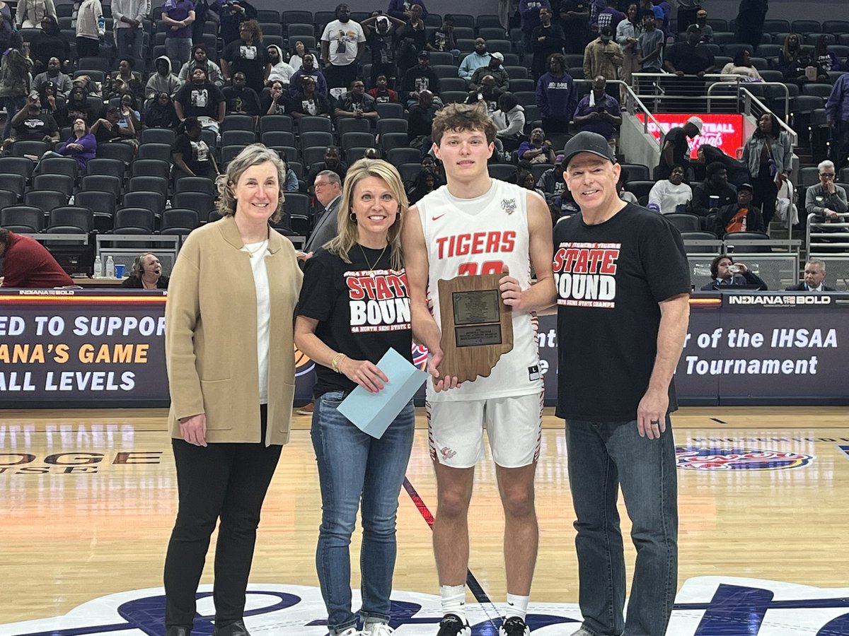 Congratulations to Fishers’ Parker Perdue, the 2024 recipient of the Arthur L. Trester Mental Attitude Award for Class 4A Basketball, presented by the Indiana Pacers and Indiana Fever! 🎓🏀 @Pacers @IndianaFever @FHSTigers
