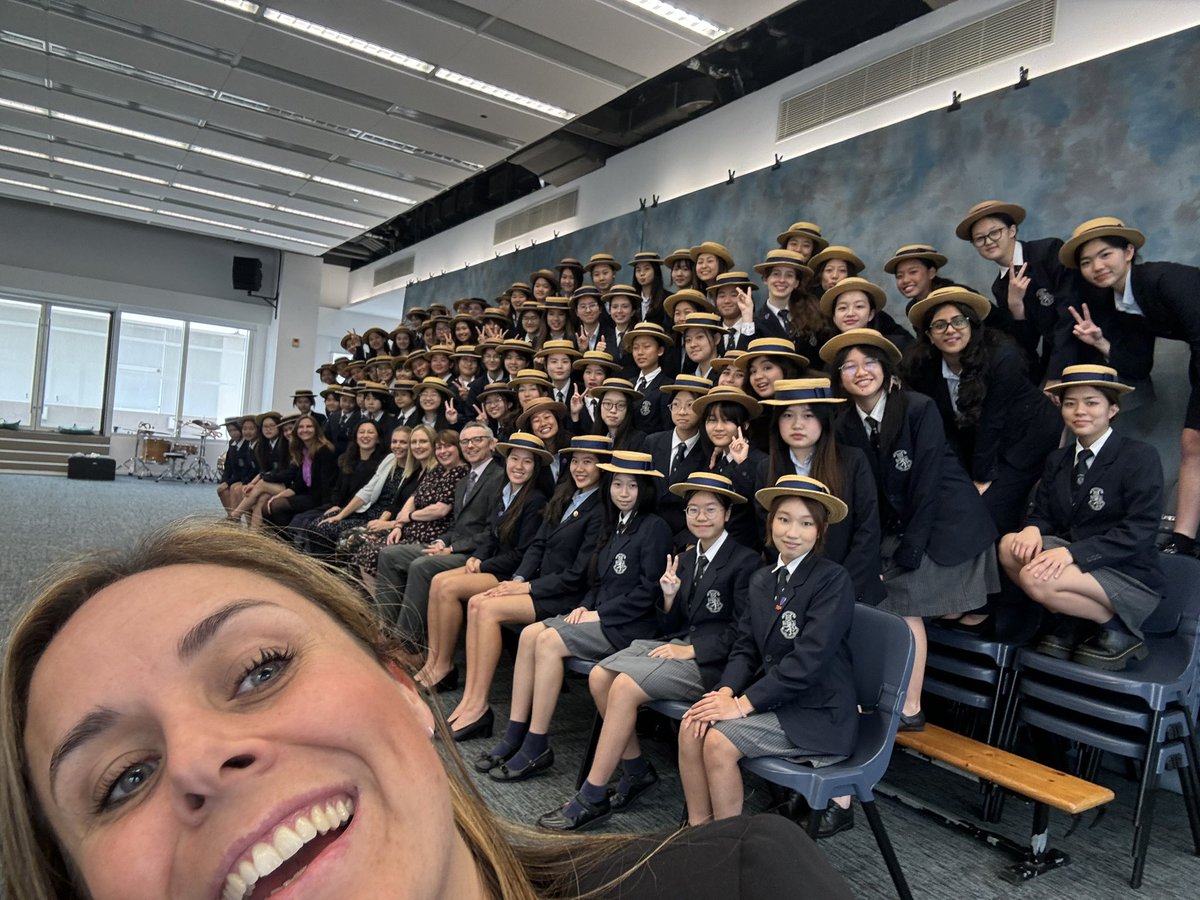 It’s House Photo Time - Mrs Nightingale learning how to take a Good Selfie <a href="/HHKSPastoral/">Harrow HK Pastoral</a>