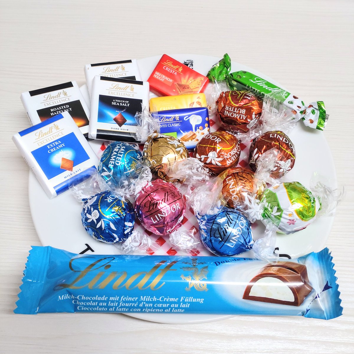 ホワイトデーとして、Lindtで詰め合わせしてきました♡
今日はリンドール スプリングとバストンチーノ ミルク＆シリアル
リンツはチョコの中にカリカリサクサクが入ってるやつが好きです😍

ロイヤルアルバート／エンプレス ジョセフィーヌ
AOBA／カティーサーク飲みきり

#茶好連 #木漏れ日のお茶会