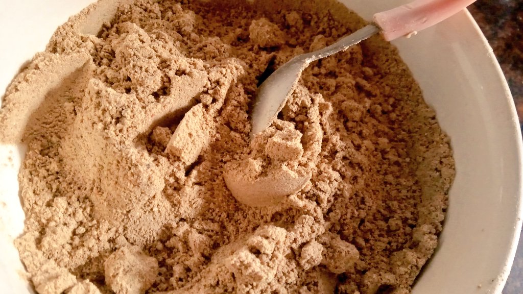 Meesew1's tweet photo. Idli &amp; rice #podi
1/2 cup gram dhal
1/2 cup urdh dhal
1/4 cup roasted gram
2 tbsp black sesame seeds
15 red chillies
1/4 tsp hinge
1/4 tsp pepper
6 cloves garlic
1/2 tbsp Salt 
Dry roast well all ingredients in a pan &amp; grind to powder or lightly crunchy.
#recipes #homemade https://t.co/gQZpbvUFEl