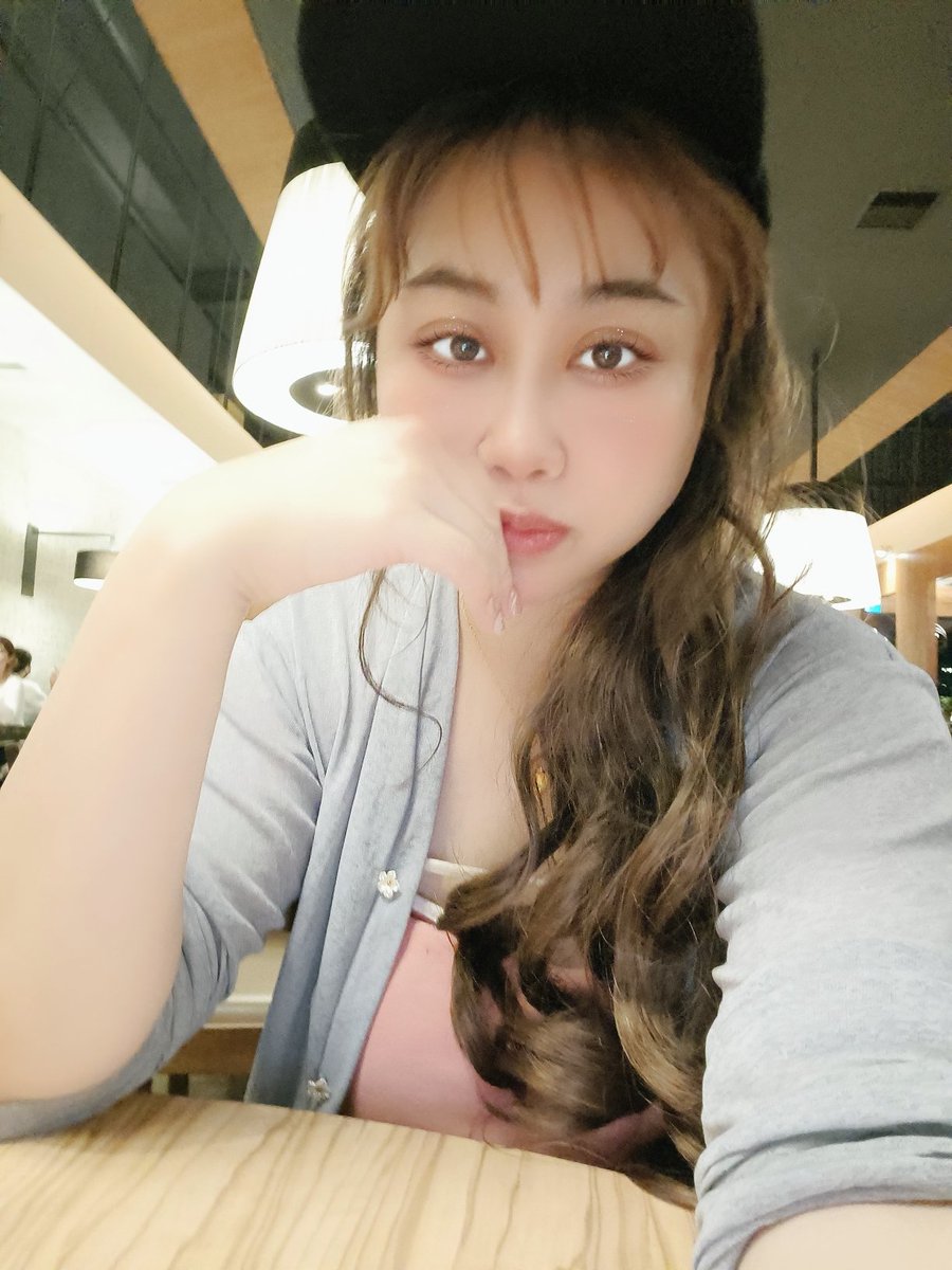 KkrW228's tweet photo. 哎，最近有點孤單，有帥哥可以陪陪我嗎？ https://t.co/6IMjBovHto