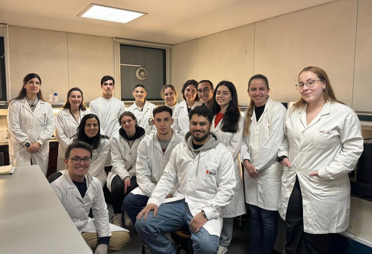 MicroMundo_IUCS's tweet image. 👏 The 2nd edition of the MicroMundo project is launched! Our 17 enthusiastic Micritas had the theoretical-practical training and we are looking forward going to schools!
Will we discover a potential new antibiotic this year?
🦠 @Cespu_Ensino @TOXRUNIUCS
