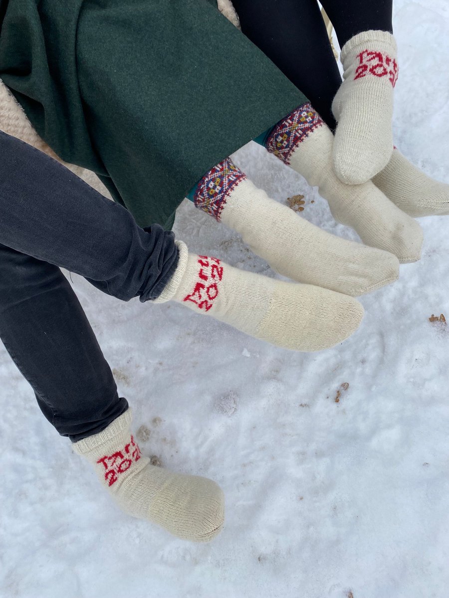 Let it snow... ❄️ In Alatskivi, people were ready for this occasion and put on #Tartu2024 patterned socks. In October, Alatskivi Castle will host Light festival Alatskivi Light, where you can also put on your most awesome socks and enjoy the playful light-filled performance.