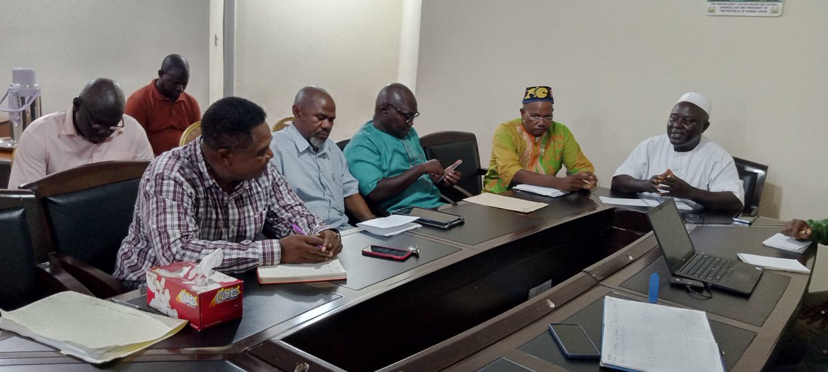 Breaking barriers for agricultural innovation! 🌾 Today's meeting between Njala University and SLARI marks a crucial step towards revitalizing collaboration for sustainable development in Sierra Leone's agricultural sector. #AgriculturalResearch #Collaboration @hmkpaka  @dsengeh.
