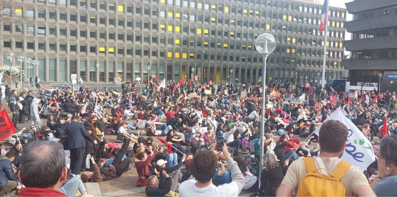 Dimanche 24 mars 14 h 30 - préfecture de Seine-Saint-Denis esplanade Jean Moulin - Bobigny Venez en famille à l'appel de la FCPE 93 et de l'intersyndicale ! fcpe93.fr/rassemblement-…