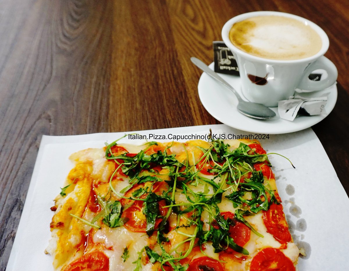 KJSChatrath's tweet image. #Italian #Pizzaa #Capuccino #Italy #kjschatrath