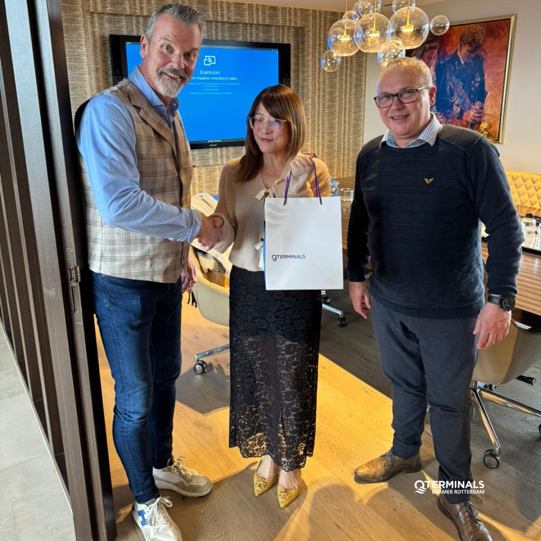 On March 15, QTerminals Kramer Rotterdam (QTKR) had the pleasure of welcoming the new Managing Director of Yang Ming Netherlands, Mrs. Ilona Yang, to introduce QTKR. 
#Qterminals #QTerminalsKramerRotterdam #containerhandling #shippingcontainers #containerterminal #YangMing