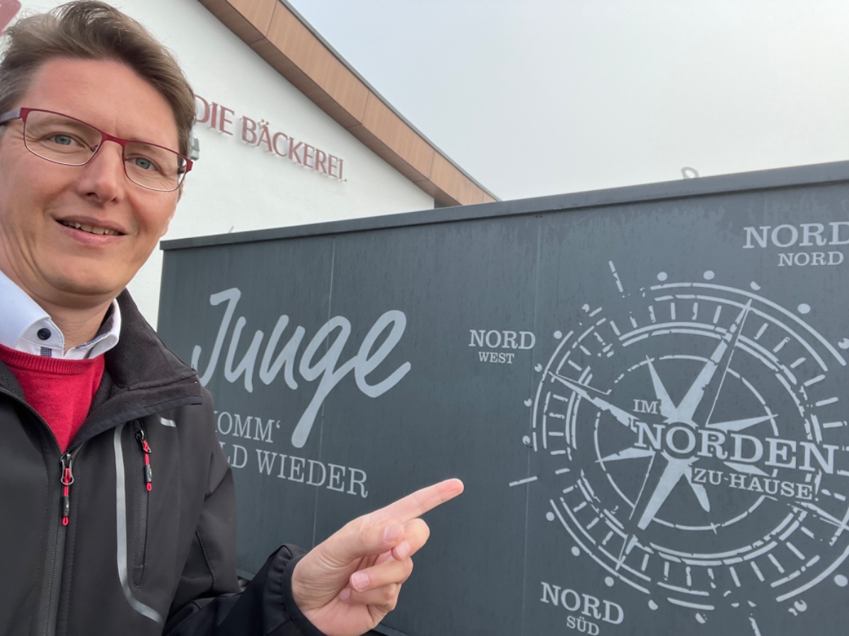 🧭 Im Norden zu Hause…

Ich liebe diese Grafik von Junge. Irgendwie ist doch überall ein bisschen „Norden“, oder? Und ein Stückchen Norden nehme ich gerade mit nach Kassel - zu den Impulsen für Systemhäuser 2024. 

Ich freue mich, richtig viele von euch dort zu sehen.