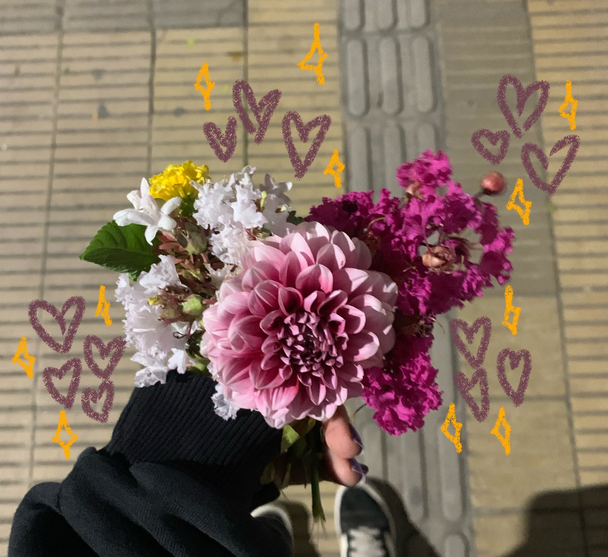 me encanta regalar flores y que me regalen flores y ver flores y sacarle fotos a las flores y flores flores y flores mi vida son las flores 💗💝💓💘💞💖💕