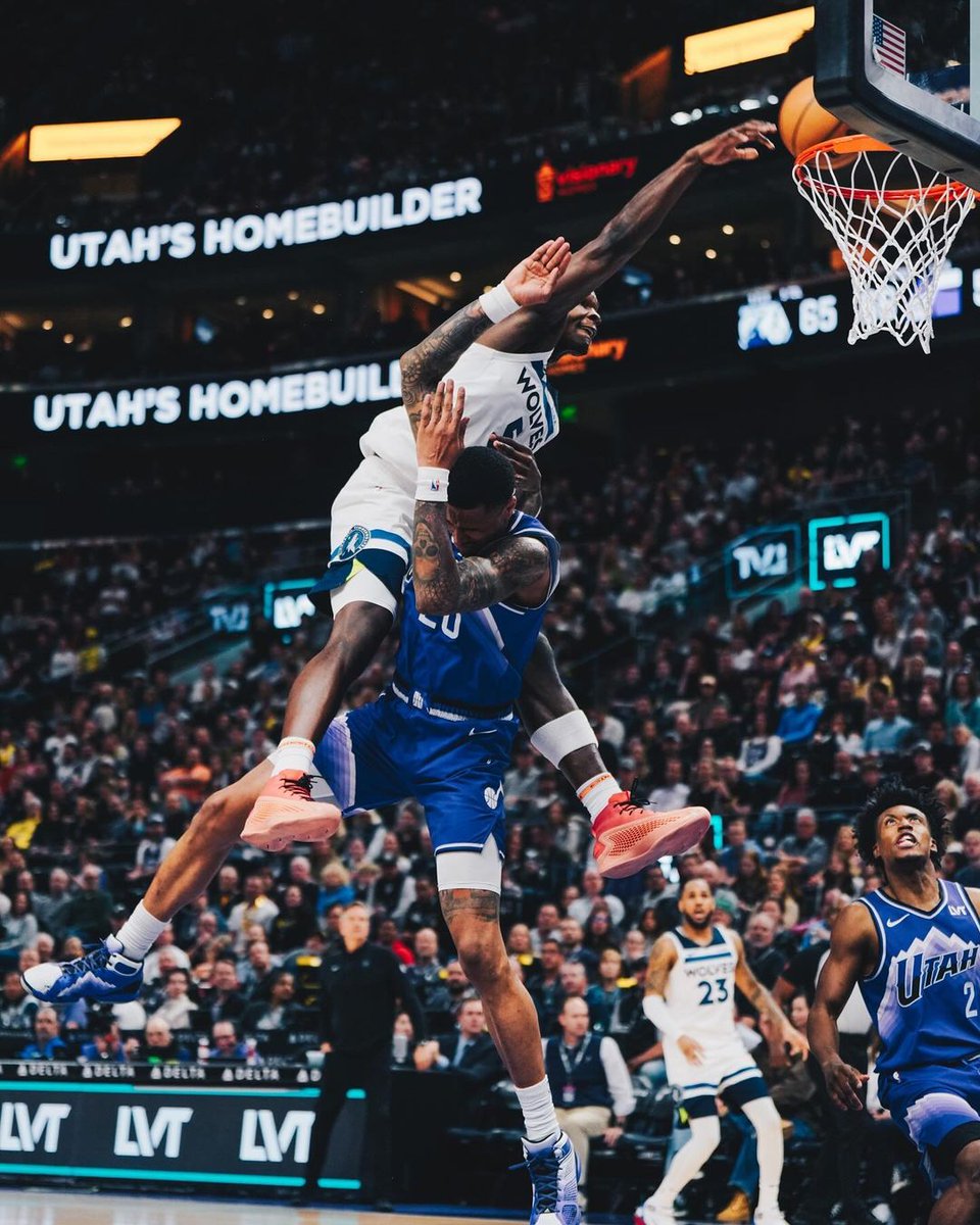 NBATV's tweet photo. PUT IT ON A POSTER 🥶

📸: @Timberwolves https://t.co/QxwGTtSbRH