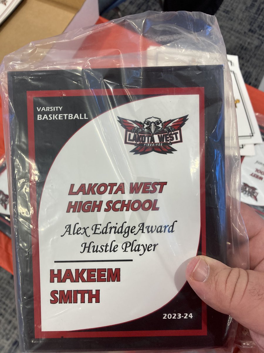 a_eldridge90's tweet photo. So thankful for @LWBasketball what a ride it was. Thank you for the opportunity and also thank you for the naming of an award after me love this group! Thankful for it all. https://t.co/fBwPkMyCfW