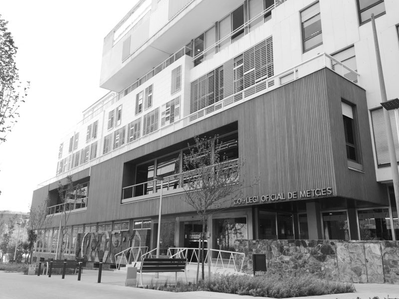 TRES60Blog's tweet image. Colegio Oficial de Médicos de Barcelona proyectado y dirigido entre 1965-68 por los arquitectos Robert Terradas Via y Jordi Adroer en Pg. de la Bonanova, 47, Barcelona.

#COMB #TerradasAdroerArquitectes #arquitecturamoderna #formamoderna