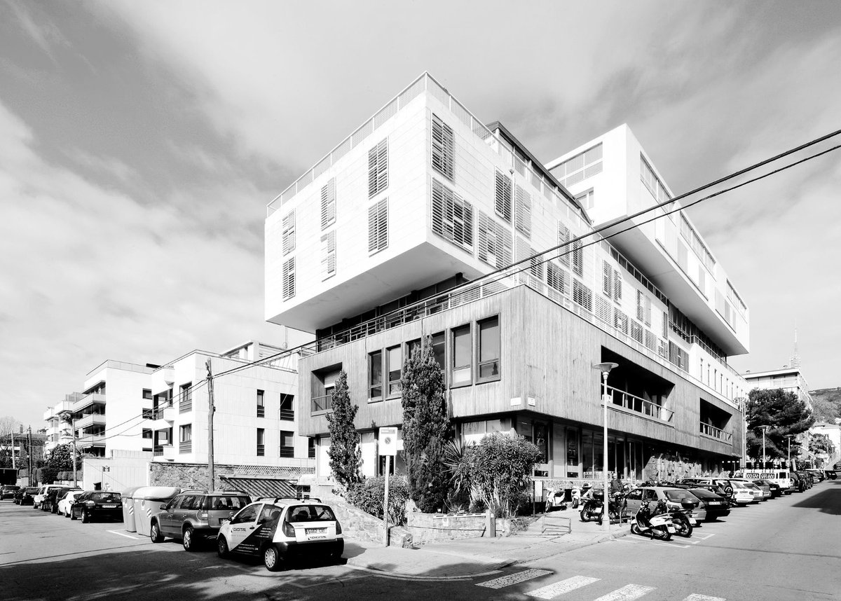 TRES60Blog's tweet image. Colegio Oficial de Médicos de Barcelona proyectado y dirigido entre 1965-68 por los arquitectos Robert Terradas Via y Jordi Adroer en Pg. de la Bonanova, 47, Barcelona.

#COMB #TerradasAdroerArquitectes #arquitecturamoderna #formamoderna