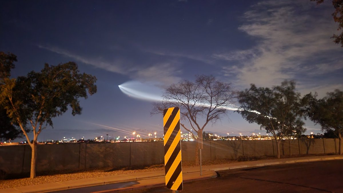 Bubbinski's tweet image. My first jellyfish! Falcon 9 out of Vandenberg, taken from east Mesa, AZ.