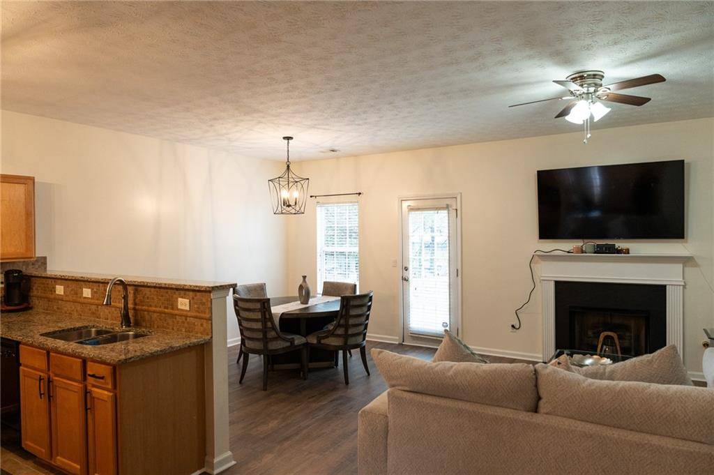 DavisTeamRE's tweet image. 1514 Parc Main ST, Lawrenceville, GA 30046 just hit the market! #LawrencevilleHomesForRent #LawrencevilleGA #30046 #DavisTeamRocks 

Take a look at this awesome space: eastgahomes.com/d8qy4m6i