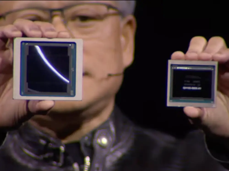 treennow's tweet photo. NVIDIA RA CHIP AI NHANH GẤP 30 LẦN THẾ HỆ CŨ

"Blackwell nhanh hơn Hopper, nó có khả năng tính toán trong mạng, yếu tố giúp tốc độ xử lý AI nhanh hơn nữa cũng như thực hiện những công việc khó khăn trước đây, như biến lời nói thành video 3D", CEO Nvidia nói https://t.co/pLc2fFuNmj