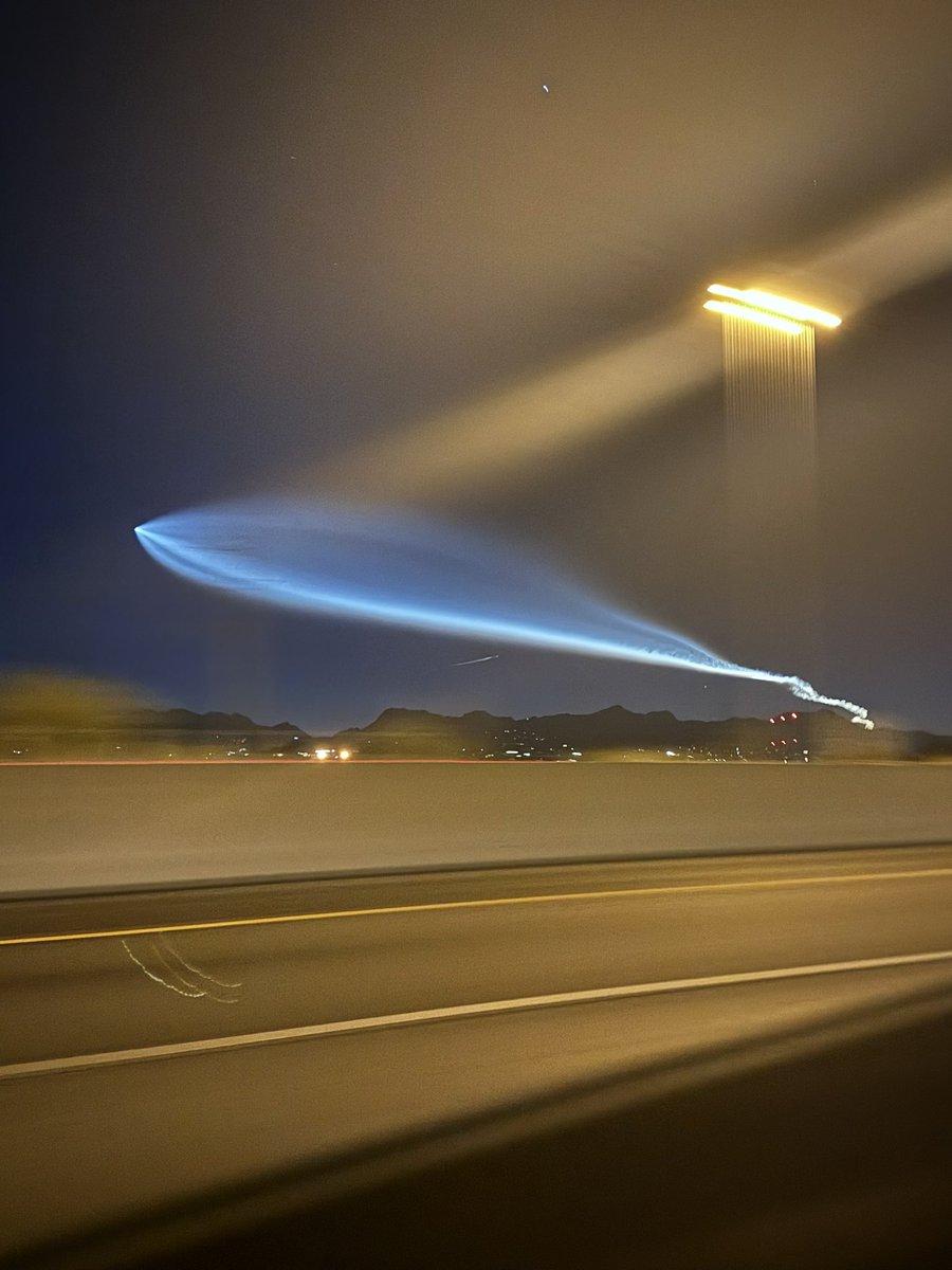ShellReneee's tweet photo. Seeing Falcon 9 launch all the way in Tucson, AZ 😳
@SpaceX https://t.co/NHB4yzTx8M