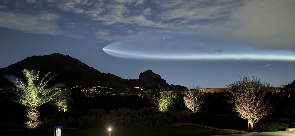 davidhardycdn's tweet photo. What is this rocket above Phoenix? https://t.co/dNxP5hvfol