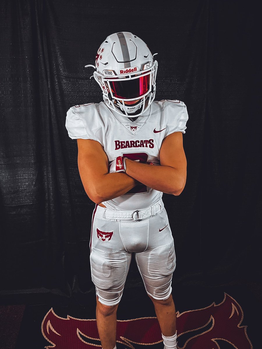 After an amazing official tour at Willamette University I am grateful to say that I have received my 4th official offer!! GO BEARCATS 🐾🐾!!  <a href="/AricWilliams3/">Coach Aric Williams</a> <a href="/Rude_WUBearcats/">Tim Rude</a> <a href="/WillametteFB/">Willamette Football</a> <a href="/Troyhsathletics/">Troy Athletics</a> <a href="/ThsWarriorfball/">Coach Echaves</a>