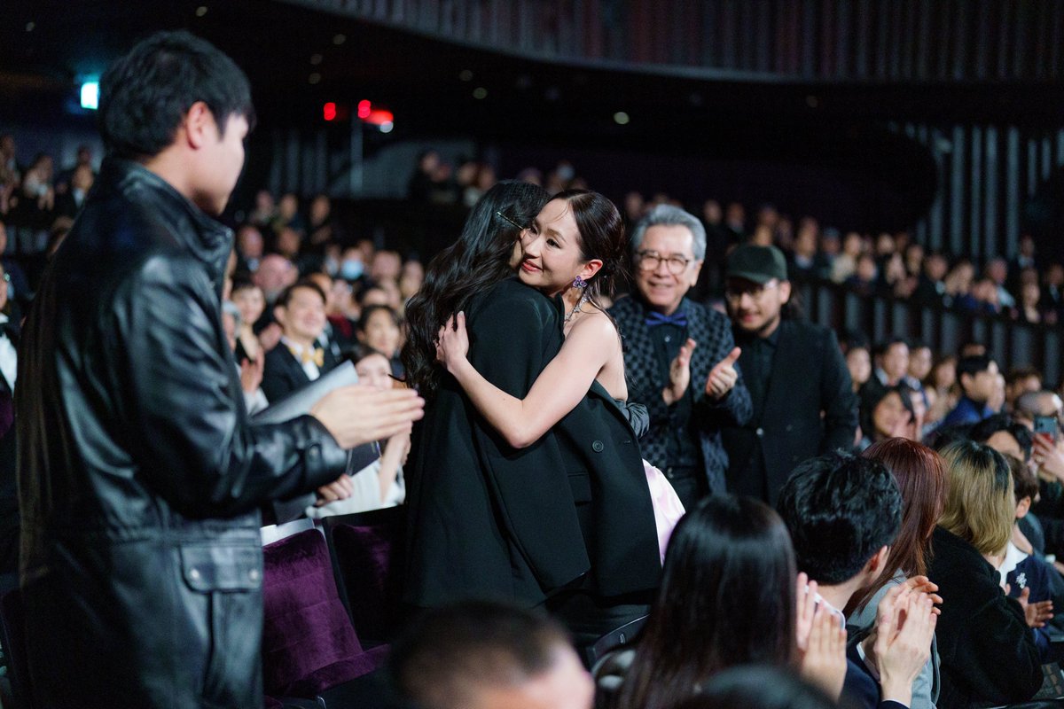 AsianFilmAwards's tweet photo. 【✨🎞 #AFA17 : The Moments🎞✨】Congratulations to Hong Kong actress Rachel LEUNG for winning the Best Supporting Actress! She shared her joy with filmmakers in attendance, including Best Director awardee, Japanese director KORE-EDA Hirokazu.
#RachelLEUNG #InBroadDaylight https://t.co/PuvuwdEcsi