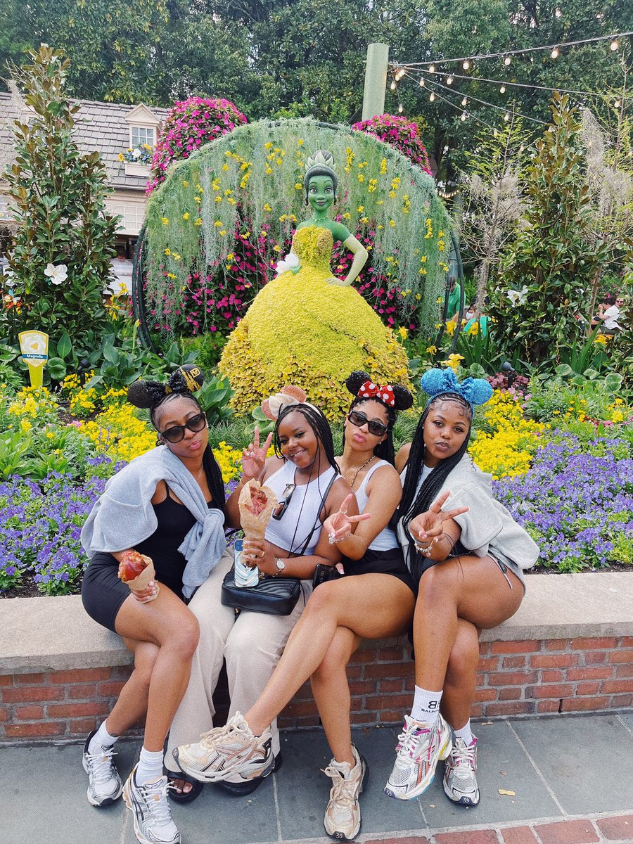 _ttaylor's tweet image. Disney '24