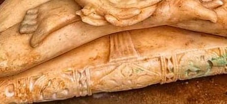 #JainNews 17.03.24: A #Jain idol was found about 200 feet down during a Mining excavation near Dungar Balaji, 11kms from Sujangarh,#Rajasthan One typical Iconography - pleats of Kachota (lower garment), indicate that it belongs to the #Shwetambar community 1/3