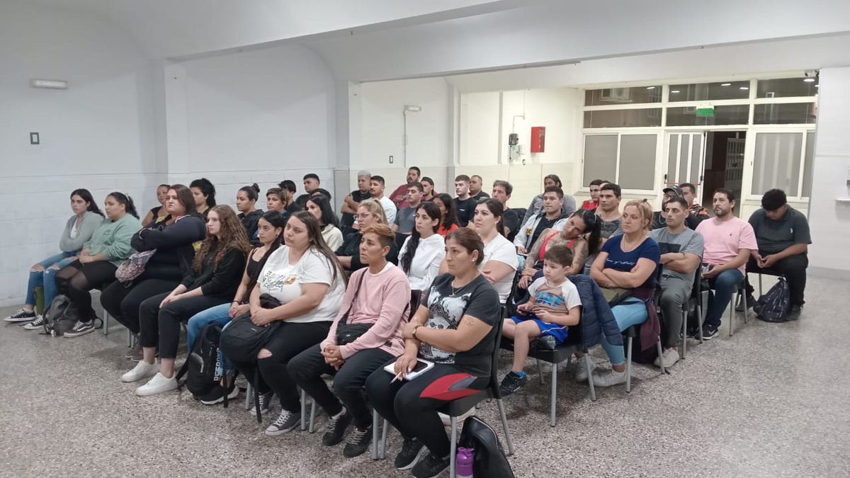 SutcapraB's tweet photo. Arranco el curso de controlador 1er cuatrimestre SUTCAPRA B.BCA @SutcapraOk @LeandroNazarre @eltanoetchepare https://t.co/hiCoqKmhiQ
