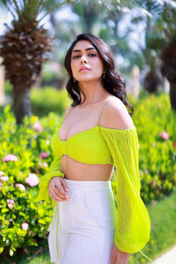 GJAF-N3a8AAVkdJ?format=jpg&name=900x900