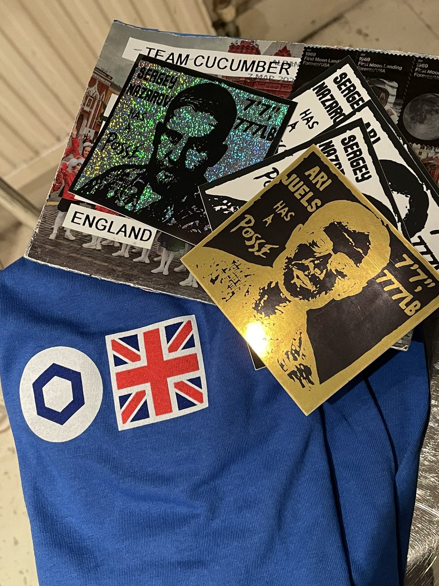 Strong memetic energy in London today 🤝 <a href="/TeamCucumber777/">Team Cucumber</a> <a href="/ChrisBarrett/">Chris Barrett ⬡ cbone 🎖️</a> $link