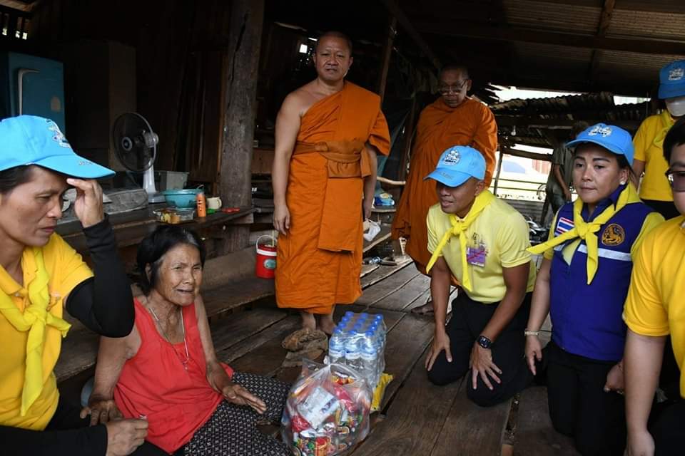 swcom2020's tweet photo. รพศ.2 นำเครื่องอุปโภคบริโภคข้าวสารอาหารแห้ง ผ้าห่ม มอบให้กับประชาชนที่มีฐานะยากไร้และผู้สูงอายุ จำนวน 5 ครัวเรือน ในพื้นที่ อ.หนองม่วง จ.ลพบุรี/เพื่อถวายเป็นพระราชกุศล เนื่องในโอกาสมหามงคลเฉลิมพระชนมพรรษา 6 รอบ72 พรรษา พระบาทสมเด็จพระเจ้าอยู่หัว 28 ก.ค.2567
#จิตอาสา
#swcom
#rta https://t.co/AOdD46XNRg