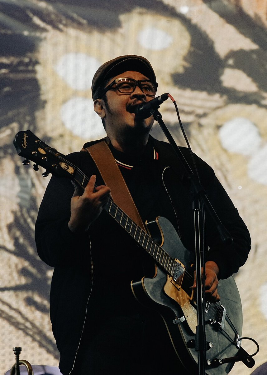 CrastFM's tweet photo. Rest in peace Ade Paloh (Penyanyi sore band dan song writer sore). 

Karya mu akan selalu hidup dan selalu didalam hati para penikmat musik. 🤍🎸

Semoga diberikan tempat terbaik disana 💛🧡 https://t.co/OLpdmqxwWX