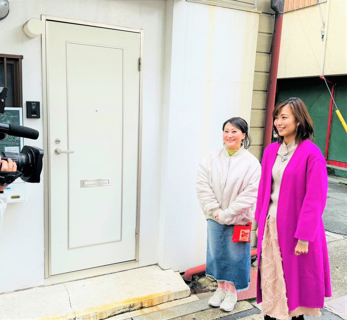 honaiko_car's tweet photo. ”大阪の隠れ家カフェ巡り”ドライブ🚙

まずは”美と健康がテーマの隠れ家カフェ”へ！    

ＡＢＣテレビ(関西６ch) 3/24（日）20時56分～📺

#茨木 #TiBURONCAFE #プレミアムチャコールバスクチーズケーキ #大阪カフェ巡り #友近 #斎藤真美 #NEXCO西日本 https://t.co/oC26IqNa30