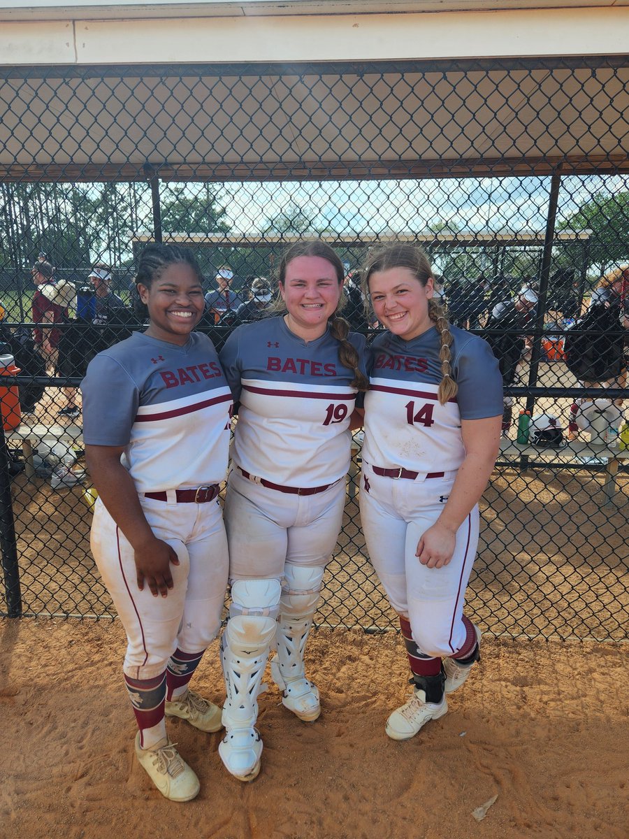 BatesSBall's tweet photo. First years, Zariya Anderson and Bo Bettencourt hit their first collegiate home runs today, while sophomore Kennedy Jones crushed her first one of the 2024 season!
#homerunclub #hittingbombs #batessoftball #trifecta #welcometotheclub https://t.co/hwyYCtxQso