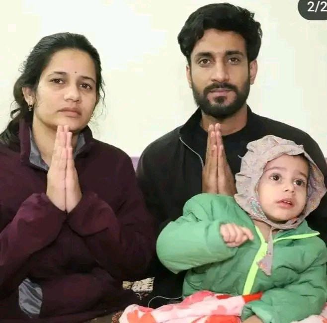 आज हम पुरे राजस्थान के सोशल मीडिया से जुड़े साथियों से हाथ जोड़कर निवेदन करते हैं,ये माता पिता पंकज जांगिड़ ओर पुनम जांगिड़ जिनका इकलौता 22 महिने का बेटा एक गंभीर दुर्लभ बीमारी से जूझ रहा है,ओर इस बच्चे को नई जिंदगी देने के लिए 17.5 करोड़ रुपए के इंजेक्शन की जरूरत है,जो एक