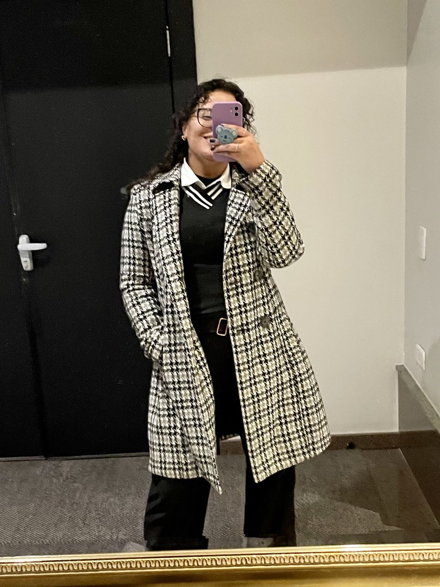 isasmarias_'s tweet photo. How I dress irl https://t.co/1ZjbNadecS